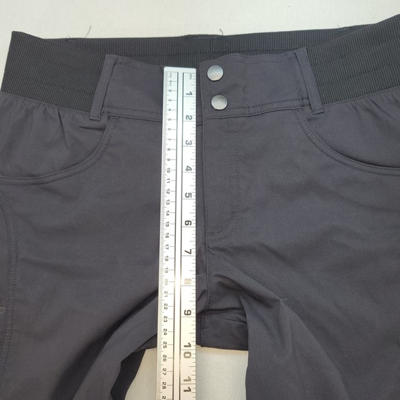 Title Nine Recycled Clamber 2.0 Hiking Capris Womens 8 Black Lightweight - Picture 8 of 12